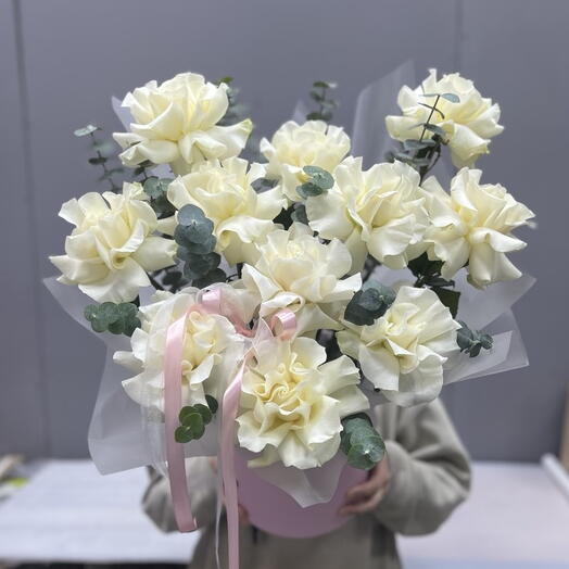 Белые французские розы в шляпной коробке 😍