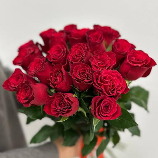 Букет из 21 красной импортной розы в ленте