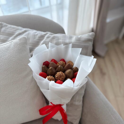 Клубничный букет мини