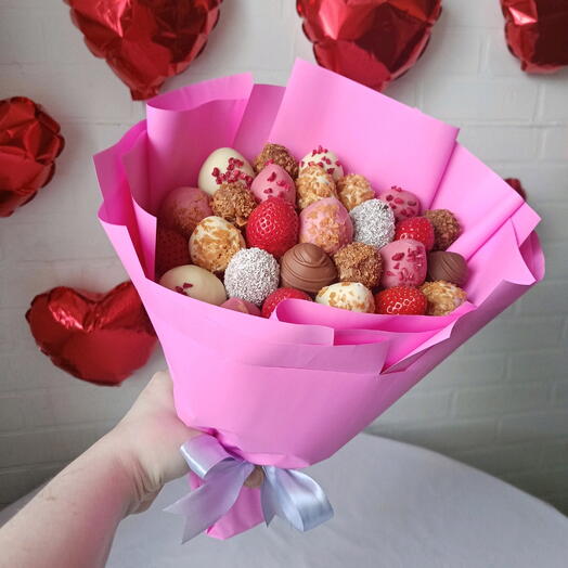 Букет с клубникой в шоколаде ️🥰💗Ягодный букет 🍓Клубника в шоколаде Дофаминовый букет На выпускной Пиономания