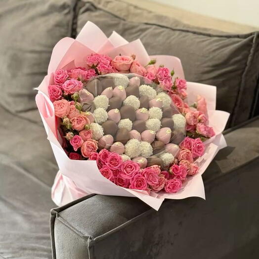 Клубника в шоколаде и кустовые розы 💔