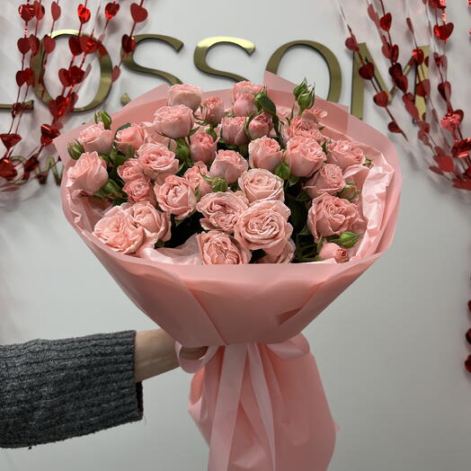 Букет из 7 розовых кустовых роз