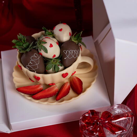 ВОСТОРГ Шоколадная чайная пара и 10 клубник в бельгийском шоколаде