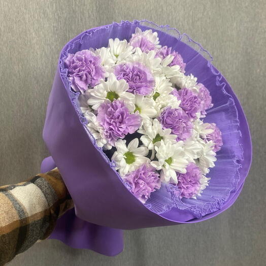 Букет из диантусов и хризантем (ромашек)