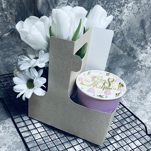 Аврора букет в стакане с тюльпанами