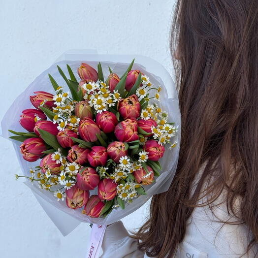 Tulipánok kamillával