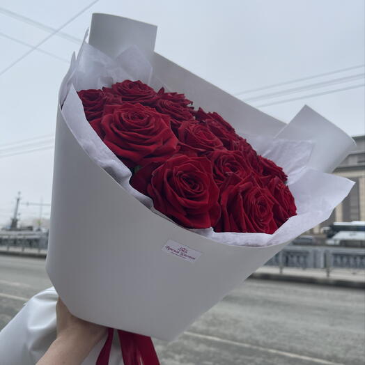 Моно букет из 15 красных роз