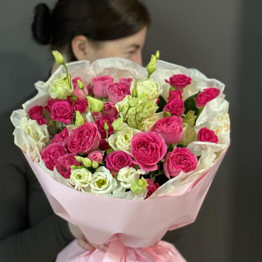 Букет из пионовидной кустовой розы и пионовидной эустомы 🌷🌸