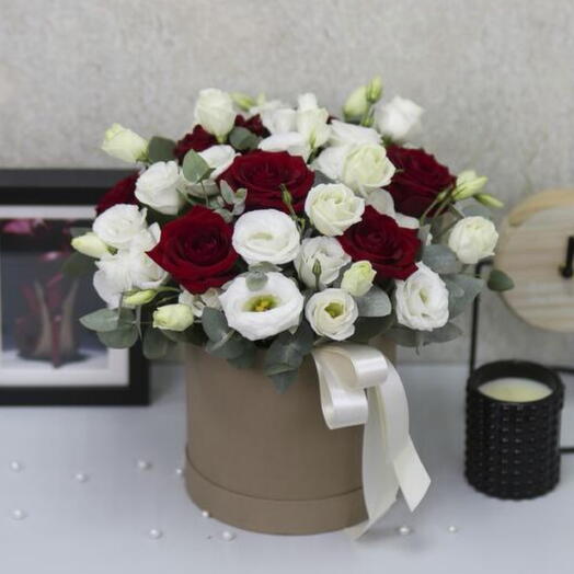 Red roses with white eustoma