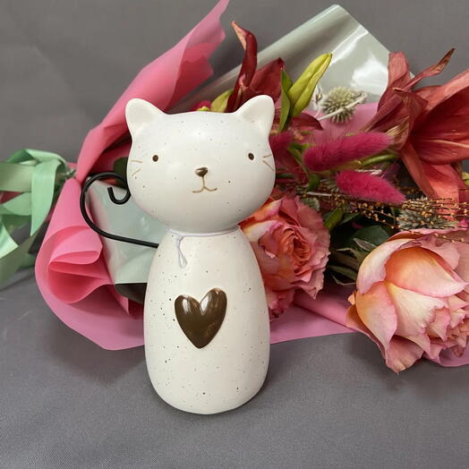 Кошечка с сердечком