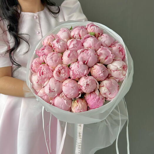 25 розовых пионов