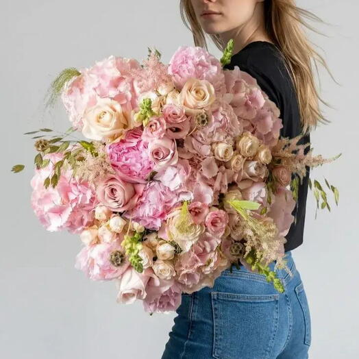 Премиум букет в бело- розовой цветовой гамме / Premium bouquet in a pink and white color scheme