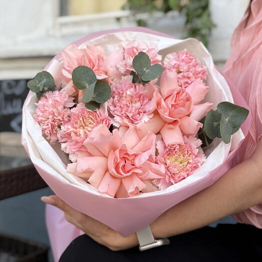 💗 Нежный поцелуй — букет из розовых роз и гвоздик