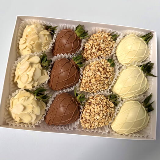 Клубника в белом и молочном шоколаде