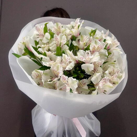 Монобукет из 9 белых альстромерий
