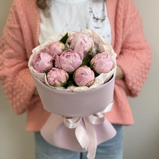 7 розовых пионов