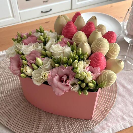 Sweet Romance Strawberry   Flower Gift Box
