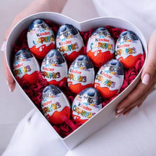 Подарочная коробка с Kinder Surprise