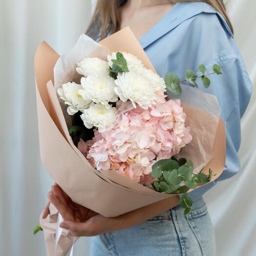 💕Милый букет из гортензии, хризантемы и эвкалипта 008