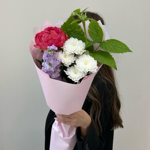 Букет с пионом, маттиолой и хризантемой 🌺