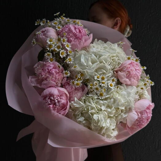 Букет как из Pinterest из пионов и гортензии