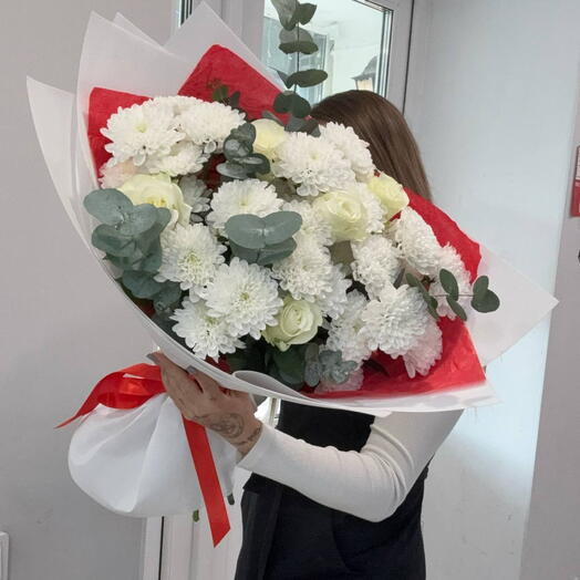 Букет из хризантем и роз