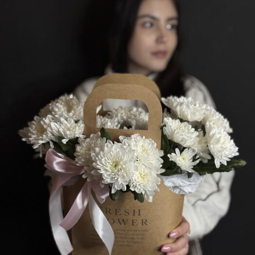 Композиция из 5 кустовых хризантем