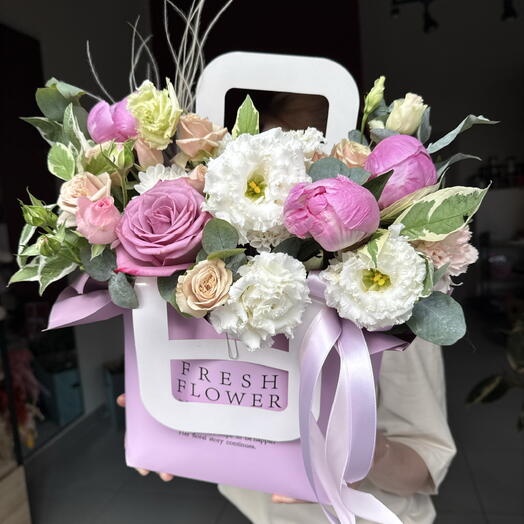 Композиция с пионами
