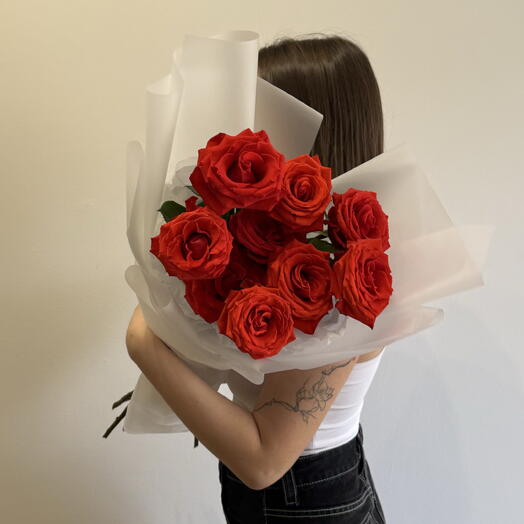 Букет из 9 алых роз