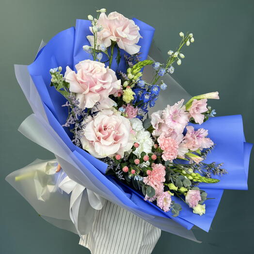 Букет с гортензией, французскими розами и гладиолусом 🌸💙🌸