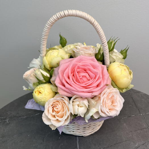 Нежная мини корзинка с розами
