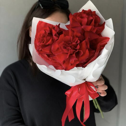 Букет из 3 красных ажурных роз