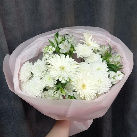 Букет с герберами и альстромериями