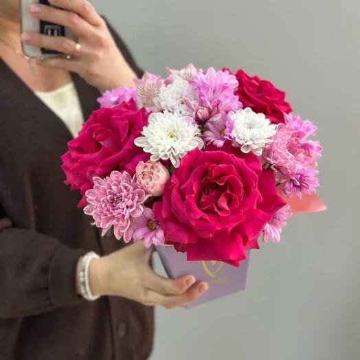 Яркая композиция в коробке