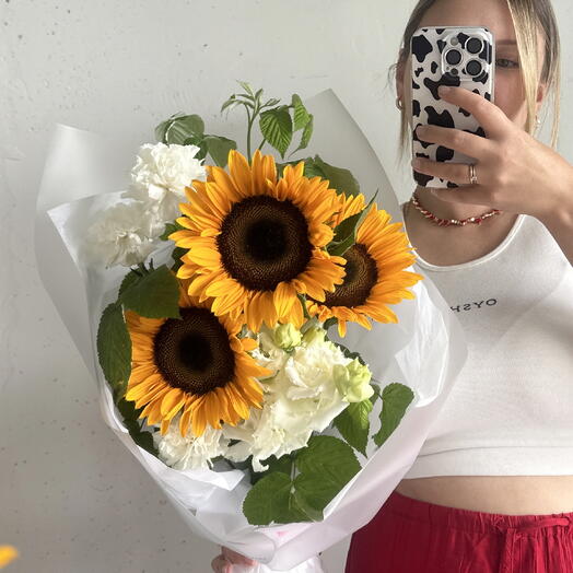 Подсолнухи, эустома и диантус 🌻🤍