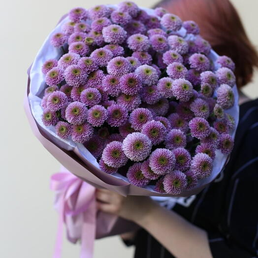 Букет из сезонных кустовых хризантем