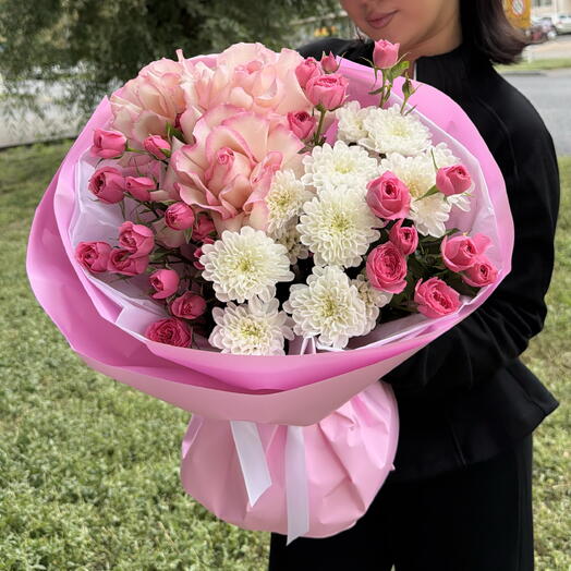 Mixed bouquet with French roses