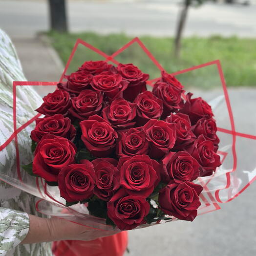 25 красных роз