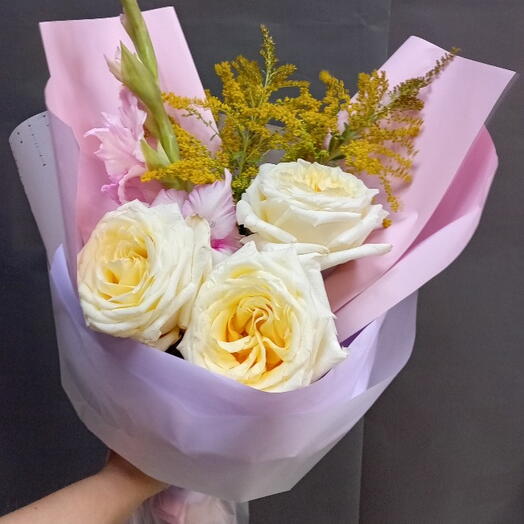Гладиолус с розами