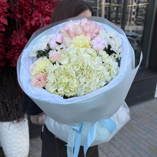 Букет с нежной гортензией и ажурной розой 🎀🌸