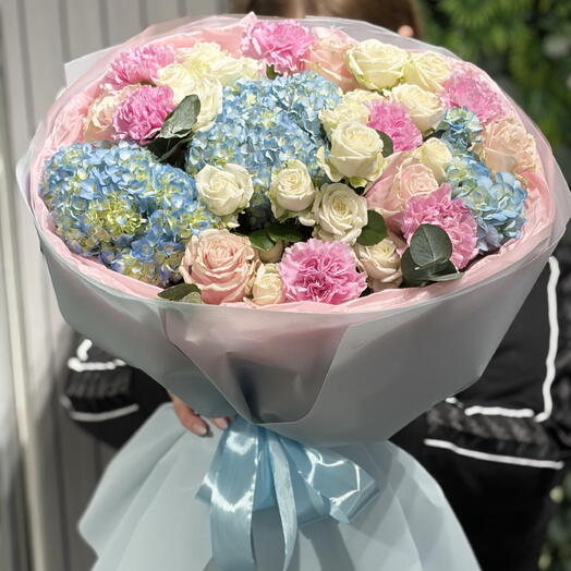 Букет с гортензией и розами🌸