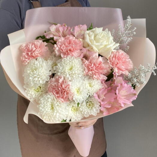 Нежная цветочная полянка🌸🤍
