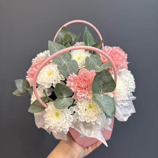 Милая нежная композиция в сумочке 🌸 диантус и хризантема
