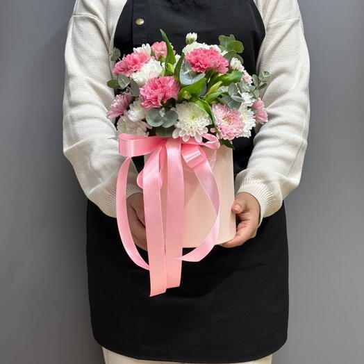 🌸Композиция с диантусами в шляпной коробке