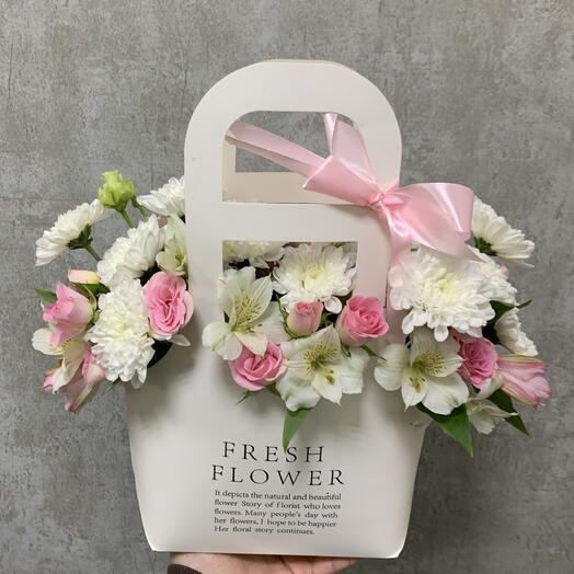 Нежная композиция в сумочке 🌸