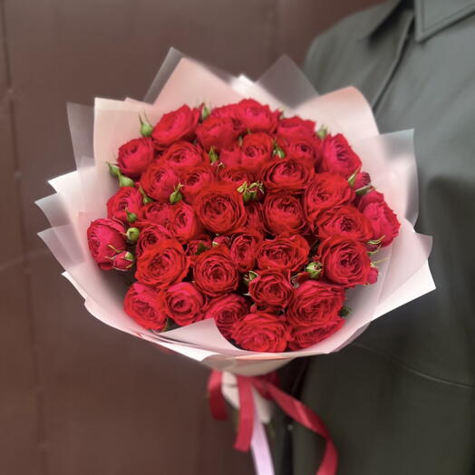 Стильный букет моно из 9 красных пышных кустовых роз