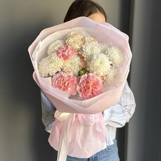 Хризантема с диантусами и розой 🌸