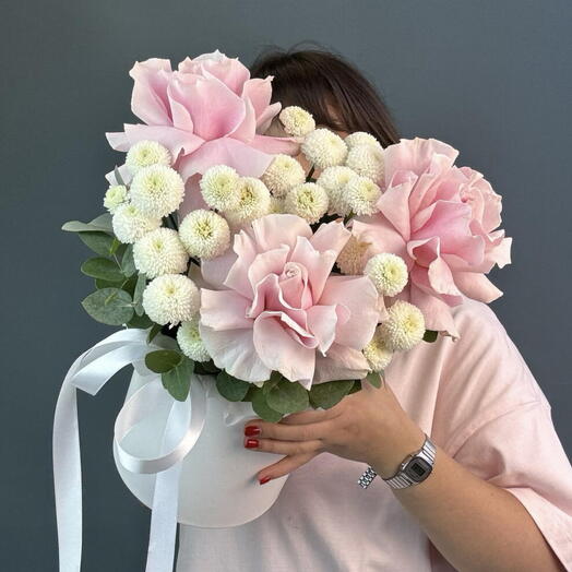 «Розовое суфле» 🎀 шляпная коробка с французскими розами и шариковой хризантемой
