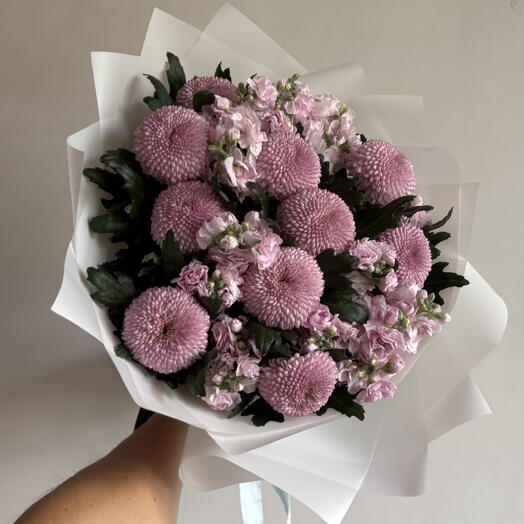 Микс из хризантемы момоко и маттиолы
