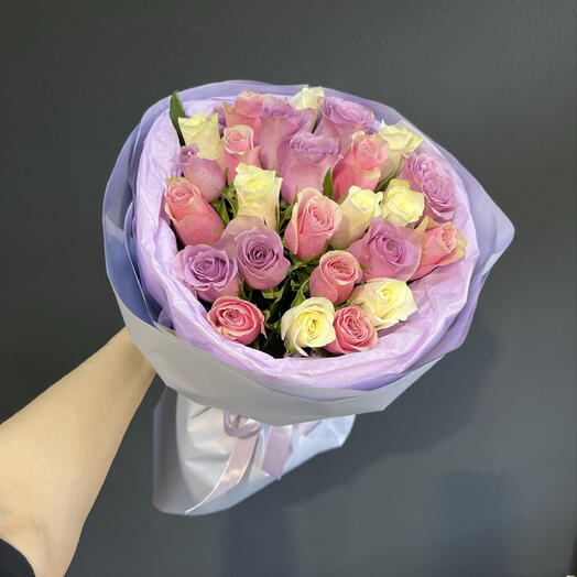 Нежный микс из 25 кенийских роз